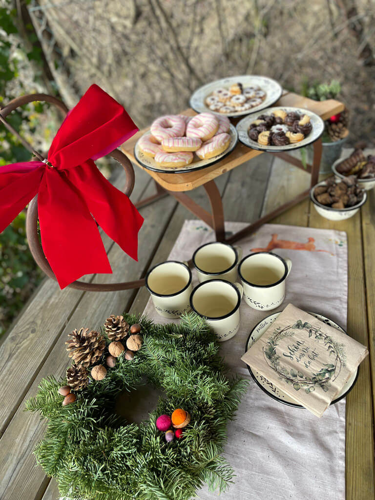 Hundezone mieten im Winter. Winterzauber. Wintergenuss mit Punsch und Keksen Hundezone mieten im Winter. Winterzauber. Wintergenuss mit Punsch und Keksen